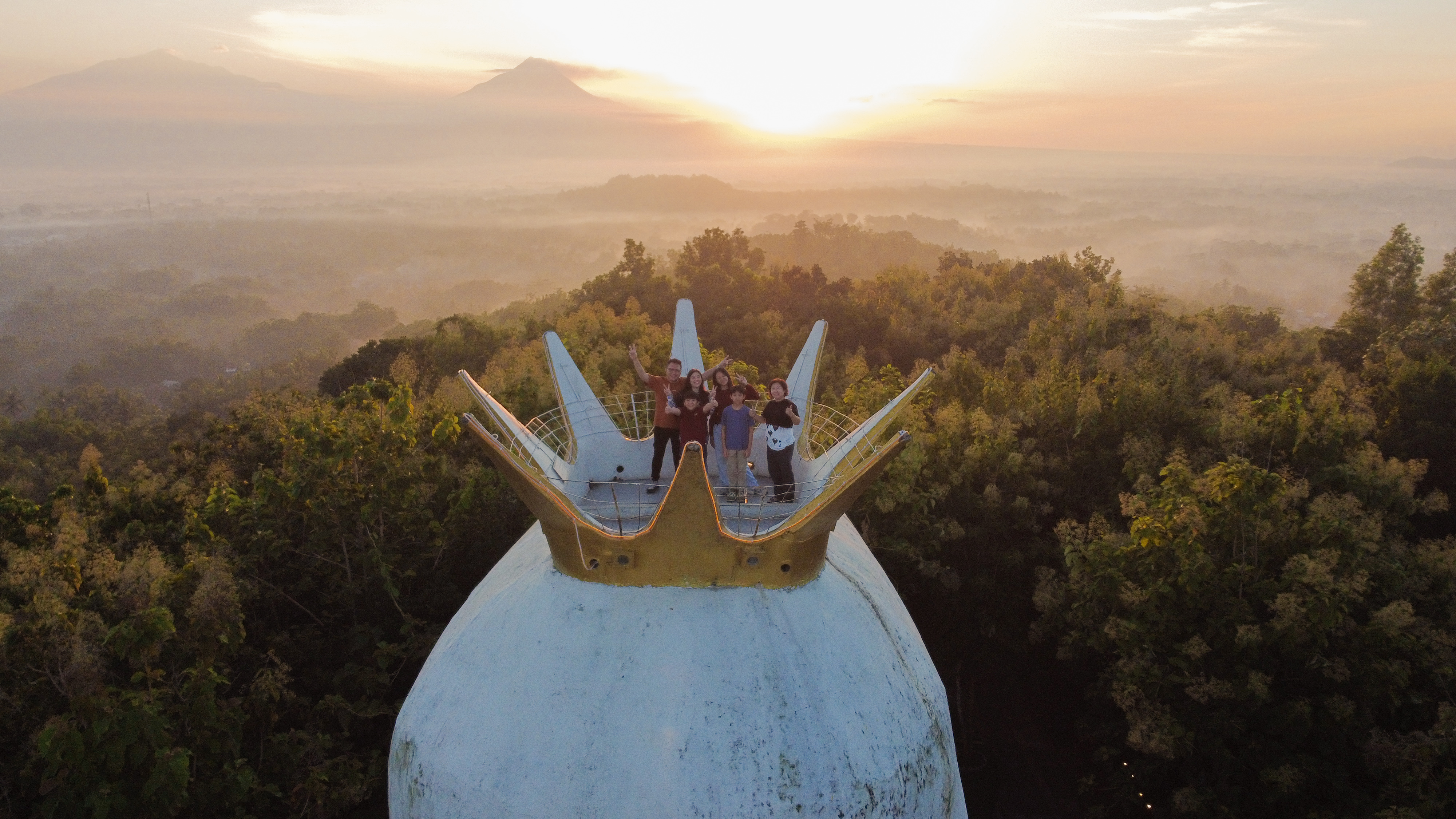 Private Sunrise Gereja Ayam Borobudur ala AADC 2